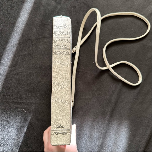 Disney Loungefly Princess Books OG Heart Logo Loungefly Crossbody Book Purse - Picture 3 of 7